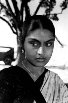 Ruma Guha Thakurta interpreta Ashoke's Mother