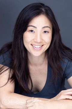 Minnie Quan interpreta Mrs. Carthright