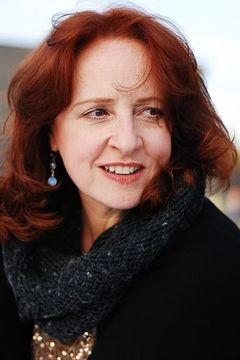 Alexandra Boyd interpreta Head of Delegation