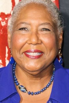 Esther Scott interpreta Denise Witherspoon