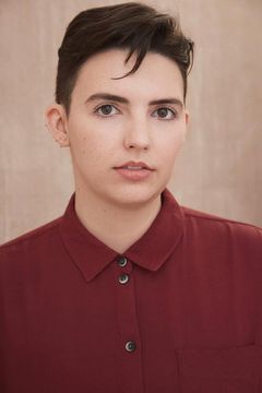 Andrea Cárdenas interpreta Roommate