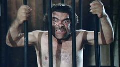 Salvatore Baccaro interpreta uomo baffuto (episodio