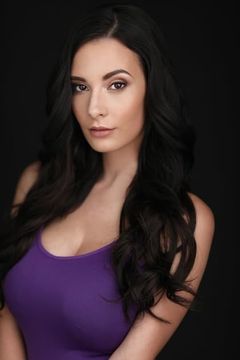 Haley Victoria Hunt interpreta Devon