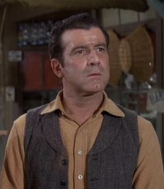 Ted Jordan interpreta Detective (uncredited)