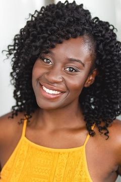 Liz Adjei interpreta Avery