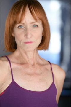 Malinda Farrington interpreta Harry Winston Dancer (uncredited)
