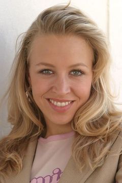 Nina Proll interpreta Helga