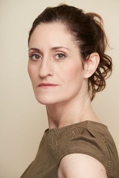 Laura Gómez-Lacueva interpreta Lourdes