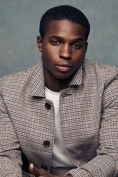 Kedar Williams-Stirling interpreta Tom Okanawe