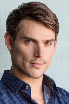 Mark Grossman interpreta Garth