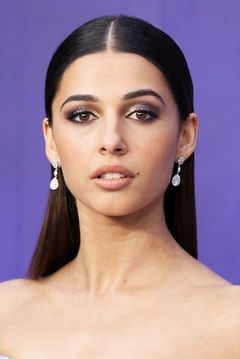 Naomi Scott interpreta Elena Houghlin