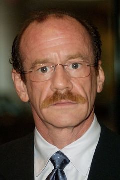 Michael Jeter interpreta Arvo