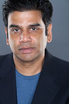 Ronobir Lahiri interpreta Pundit