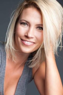 Jacque Gray interpreta Karen Perretti