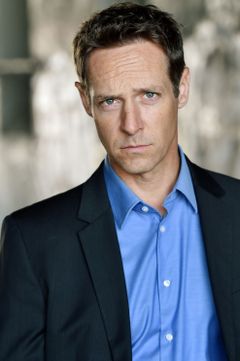 Christopher Rob Bowen interpreta Stocky Gangster