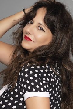 Yolanda Ramos interpreta TV Presenter