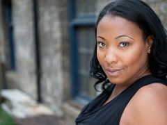 Anjela Lauren Smith interpreta Doreen