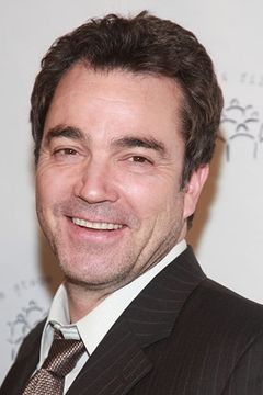 Jon Tenney interpreta Special Agent Fritz Howard