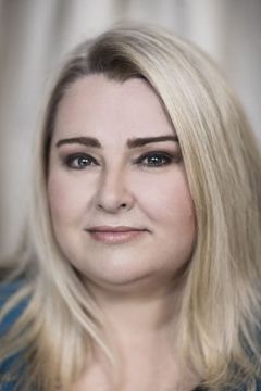 Lara Mulcahy interpreta Môme Fromage