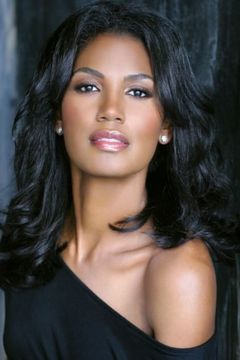 Denise Boutte interpreta Julie