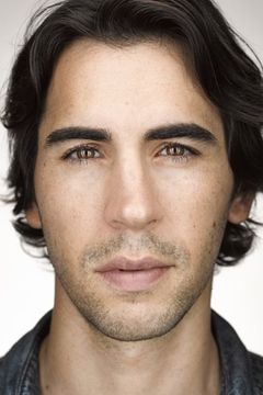 John Shartzer interpreta Andrew