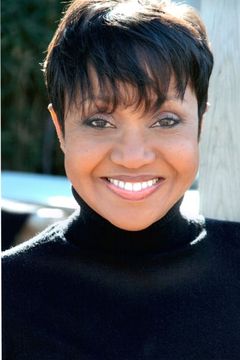 Brenda Pressley interpreta Television Reporter