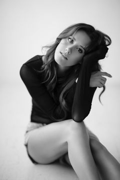 Melanie Blake Roth interpreta Parishioner (uncredited)