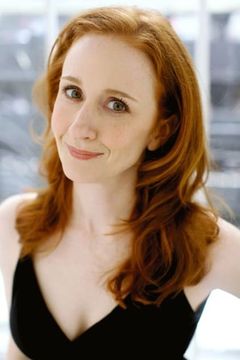 Megan Byrne interpreta Gladys