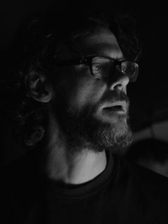 Karim El Hakim interpreta Khonshu Performer