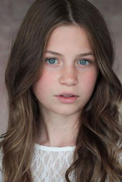 Charlotte Mellington interpreta Young Catherine Earnshaw