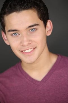 Robert Ochoa interpreta Choirboy (uncredited)