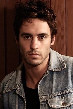 Richard Brancatisano interpreta Dominic Russo