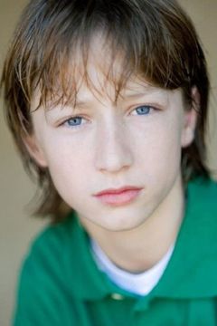 Chandler George Brown interpreta Kid #2