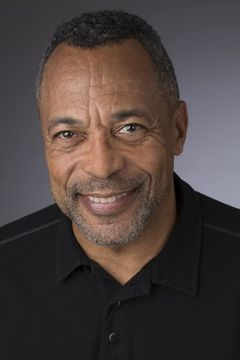 Leonard R. Garner, Jr. interpreta Policeman #2