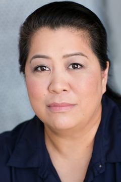 Kaliko Kauahi interpreta Sandra Kaluiokalani