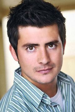 T.J. Lowther interpreta Craig Lacey