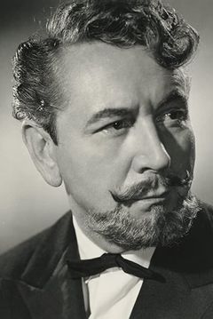 Joseph Fürst interpreta Capt. Hanselman