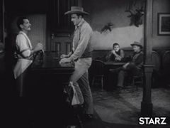 John Close interpreta Police Officer (uncredited)