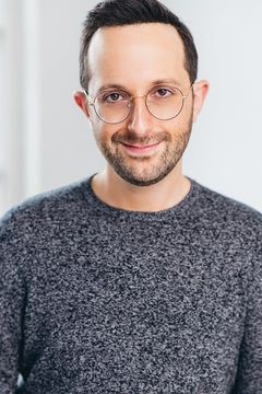 Michael Musi interpreta Tech Cooper