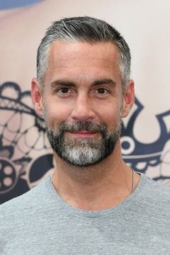 Jay Harrington interpreta David'Deacon' Kay