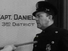 Sam Lufkin interpreta Policeman (uncredited)