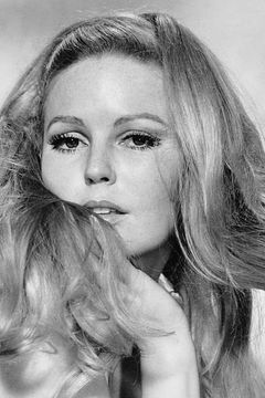 Veronica Carlson interpreta Tall Blonde (uncredited)
