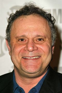 Jack Laufer interpreta Doctor