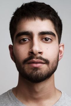 Viveik Kalra interpreta Javed