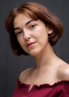 Devina Vassileva interpreta Property Manager Assistant