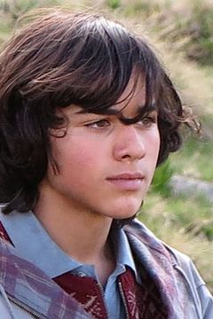 Manuel Camacho interpreta Lukas