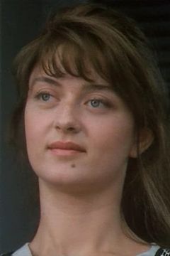 Ursula Davis interpreta Ljuba