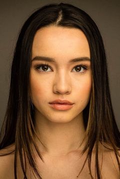Rachel Boyd interpreta Senior Girl
