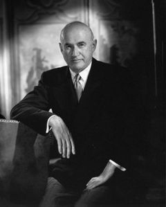 Samuel Goldwyn interpreta Self - Film Producer (archive footage)