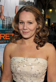 Dana Fox interpreta Waitress